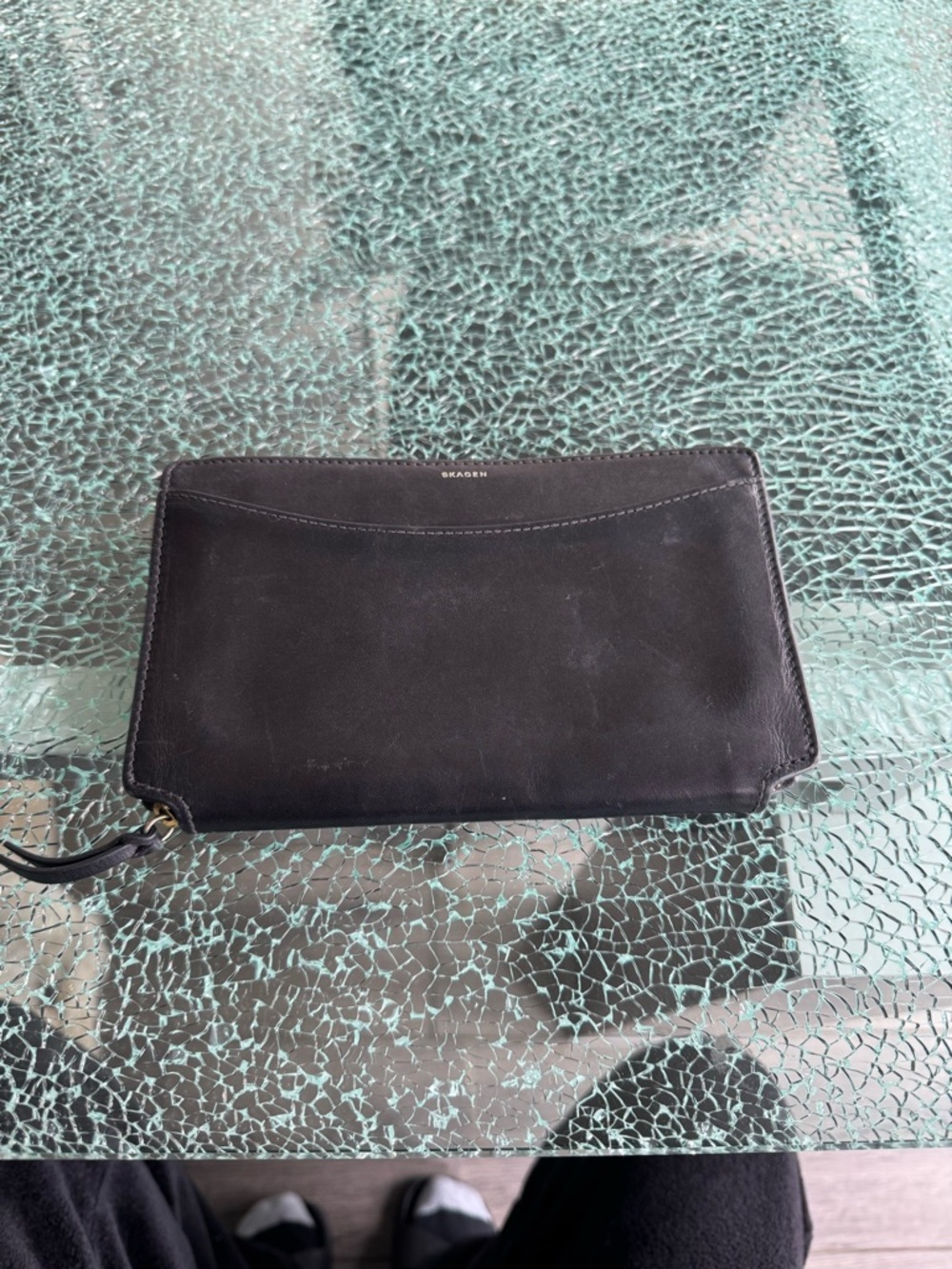 Skagen Black Leather Wristlet Wallet with Curved Front‎ Pocket